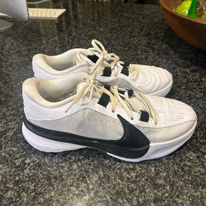 Gianni’s Freak 5’s size: 8.5 women’s (worn 3 times)